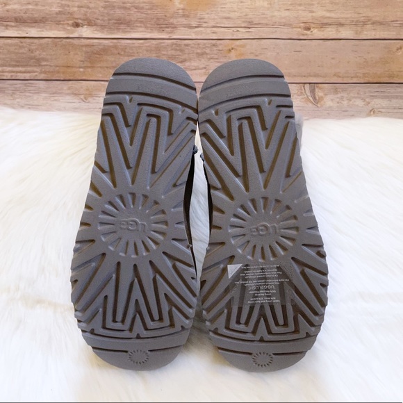 UGG Bailey UGG Metal Graphic Seal Grey Suede Boots - Picture 8 of 9